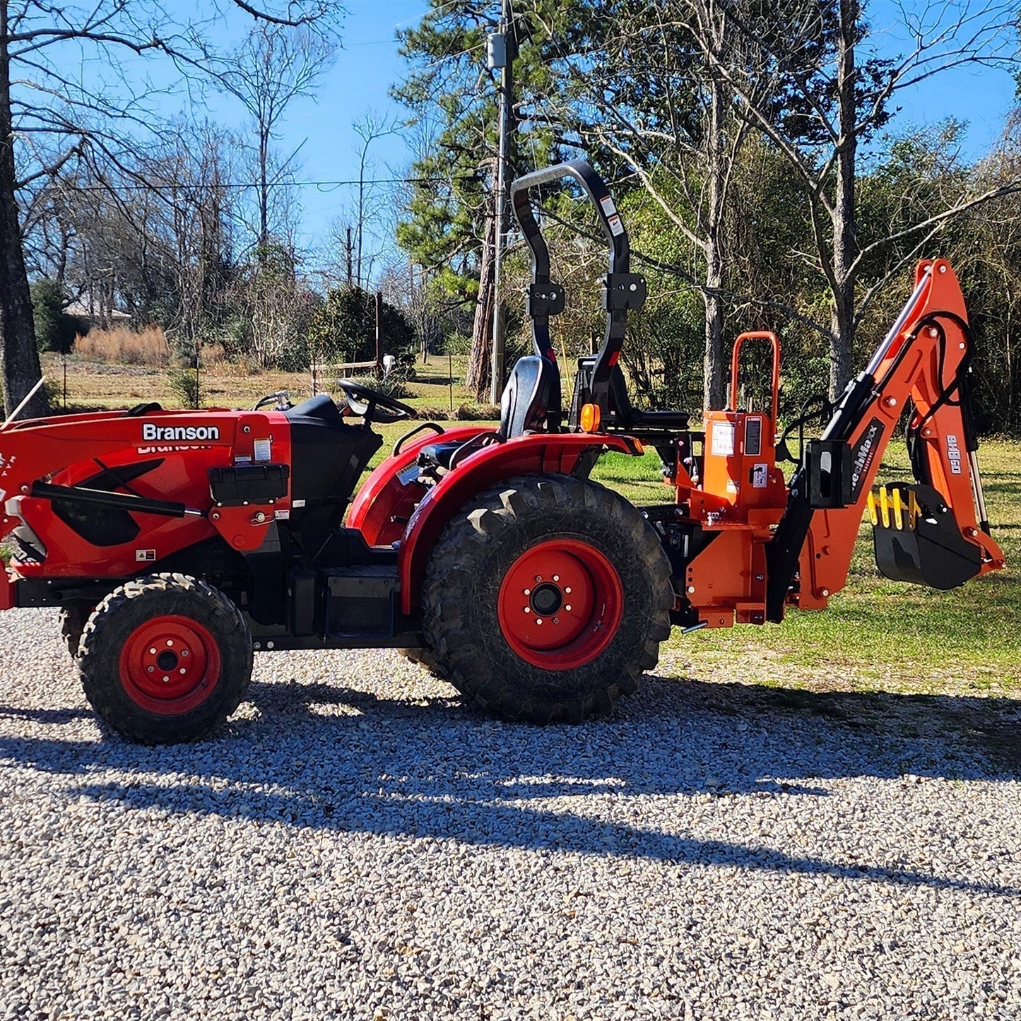 9′ Tractor Backhoe Attachment with Hydraulic Thumb, 15″ Bucket, Self-Contained Pump, for 25-100 HP, Cat. 1&2 Tractor, BH860